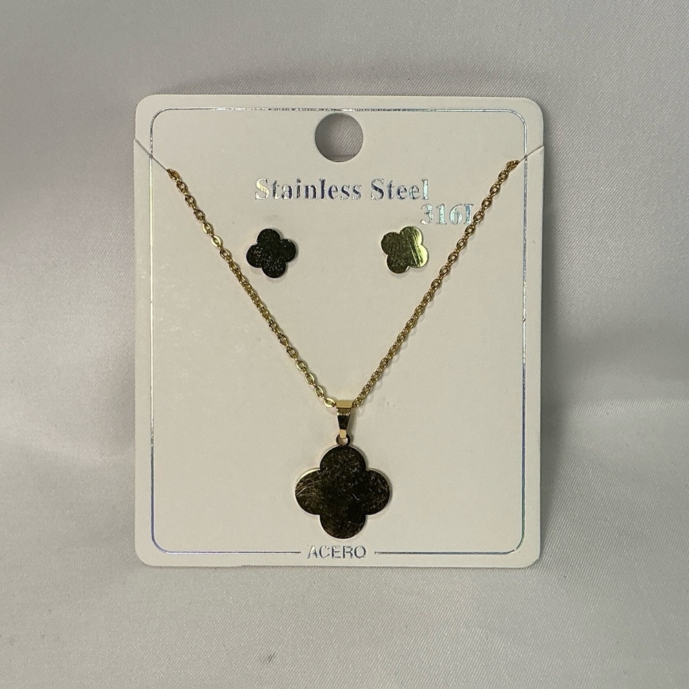 Fashion Necklace Stud Earrings Set
Quatrefoil Motif Clover Goldtone Stainless